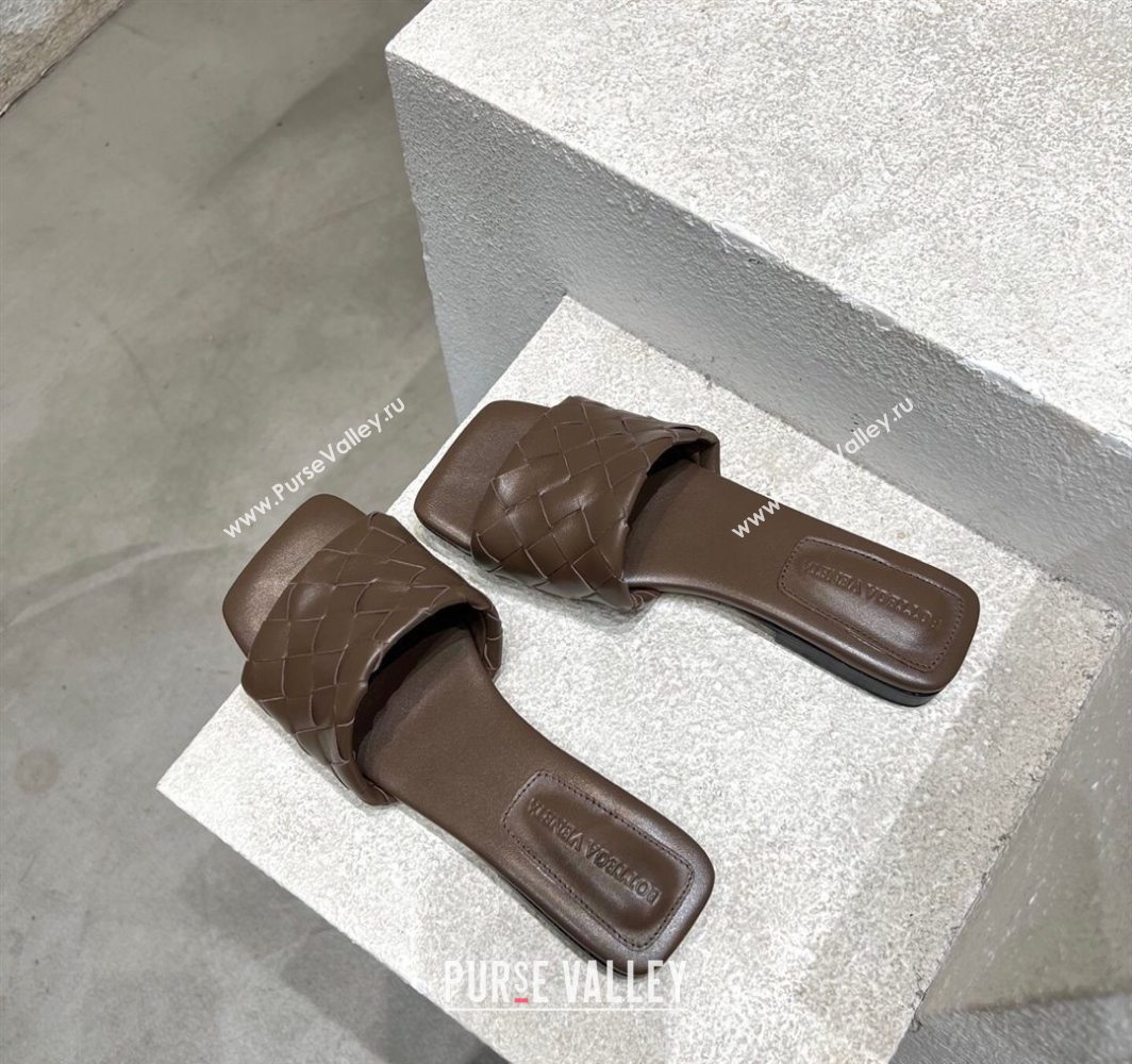 Bottega Veneta Parco Square Flat Slides Sandals in Soft Intrecciato Leather Chocolate 2025 837737 (MD-250604011)
