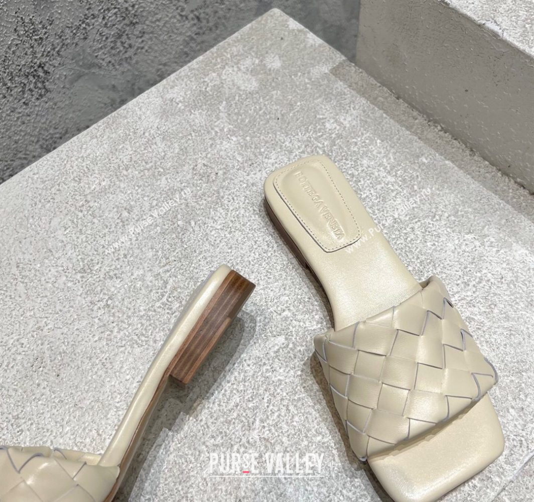 Bottega Veneta Parco Square Flat Slides Sandals in Soft Intrecciato Leather White 2025 837737 (MD-250604012)