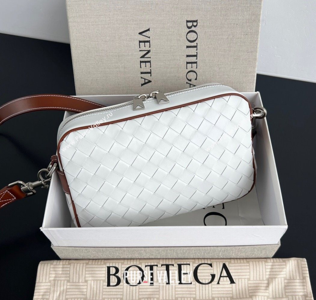 Bottega Veneta Mens Small Camera Bag in Intrecciato Leather White/Brown 2025 755923 (WT-250624041)
