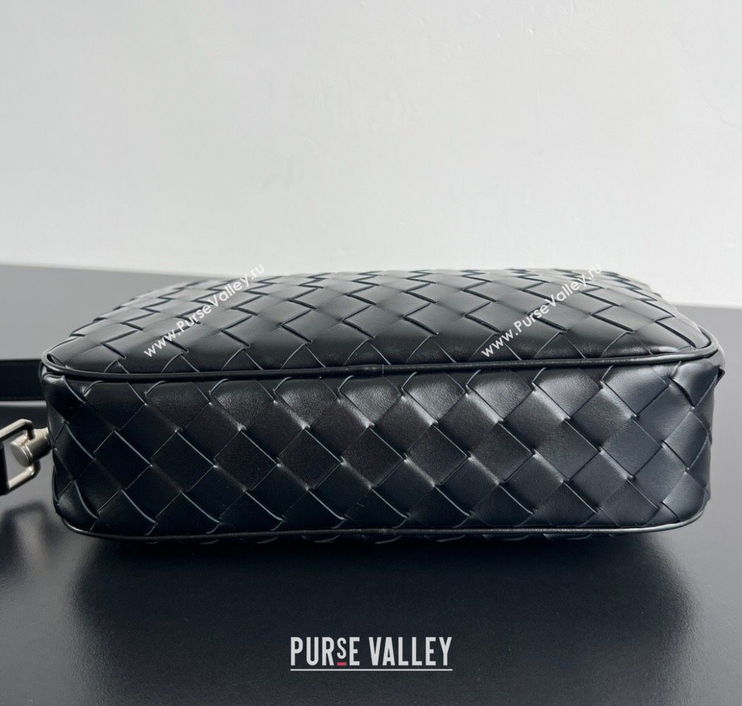 Bottega Veneta Mens Small Camera Bag in Intrecciato Leather Black 2025 755923 (WT-250624042)