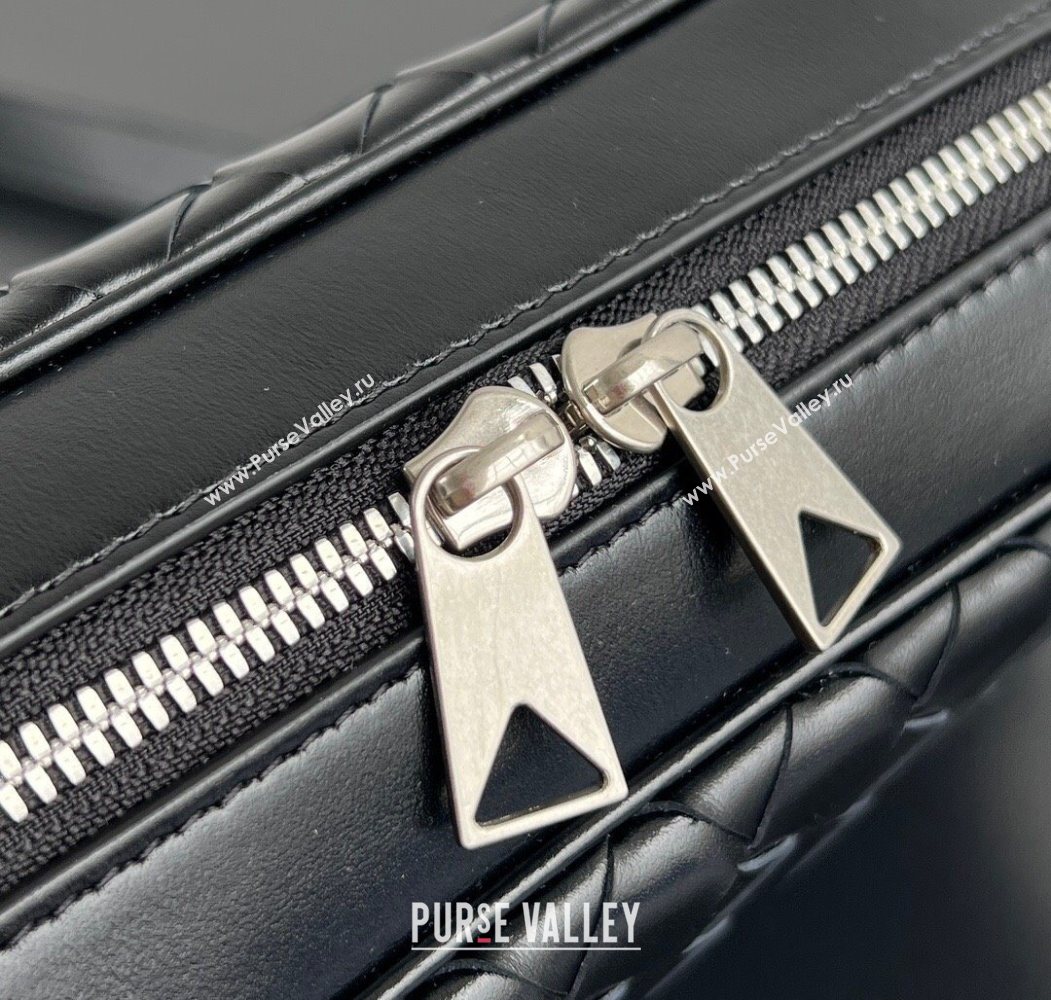 Bottega Veneta Mens Small Camera Bag in Intrecciato Leather Black 2025 755923 (WT-250624042)