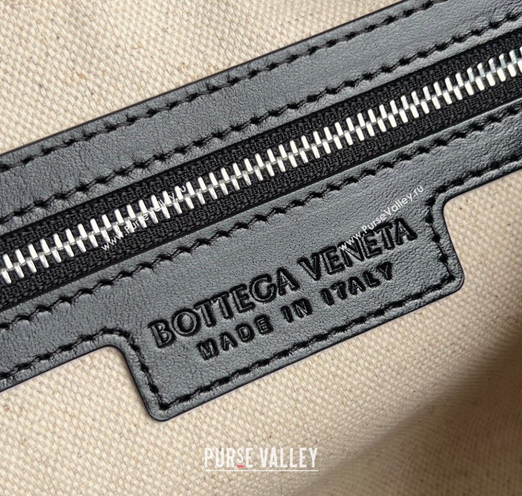 Bottega Veneta Mens Small Camera Bag in Intrecciato Leather Black 2025 755923 (WT-250624042)