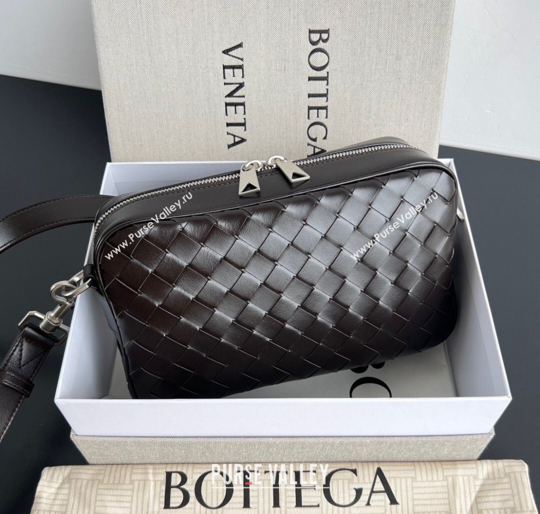 Bottega Veneta Mens Small Camera Bag in Intrecciato Leather Fondant Brown 2025 755923 (WT-250624043)