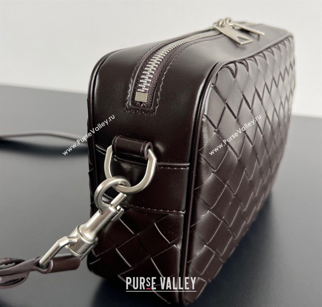 Bottega Veneta Mens Small Camera Bag in Intrecciato Leather Fondant Brown 2025 755923 (WT-250624043)