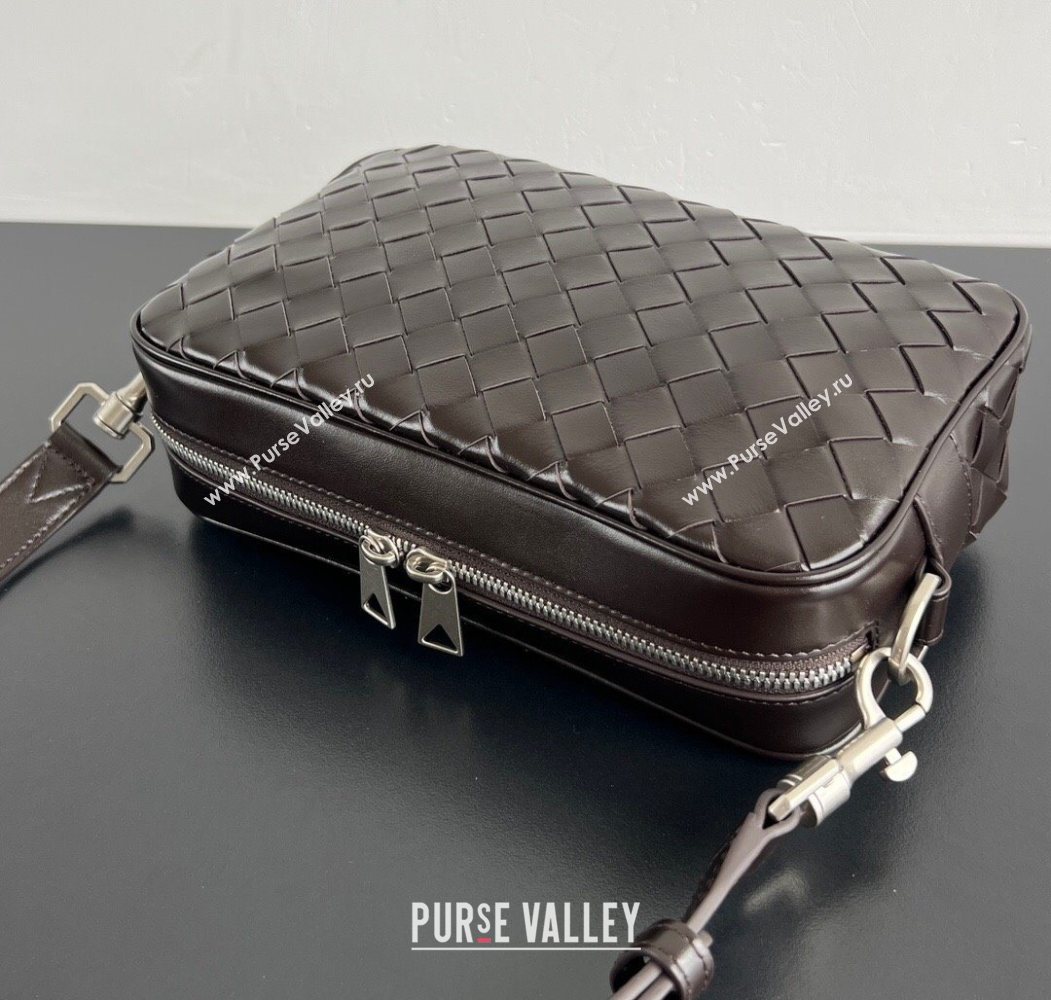 Bottega Veneta Mens Small Camera Bag in Intrecciato Leather Fondant Brown 2025 755923 (WT-250624043)