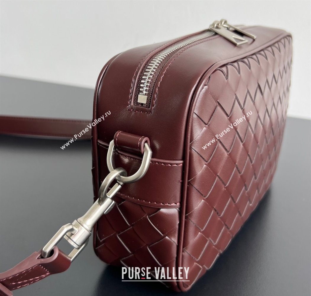 Bottega Veneta Mens Small Camera Bag in Intrecciato Leather Madder Brown 2025 755923 (WT-250624044)