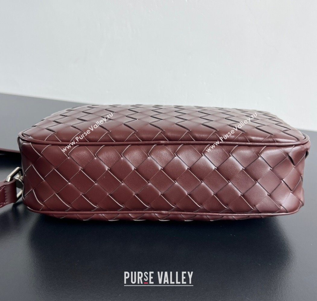 Bottega Veneta Mens Small Camera Bag in Intrecciato Leather Madder Brown 2025 755923 (WT-250624044)
