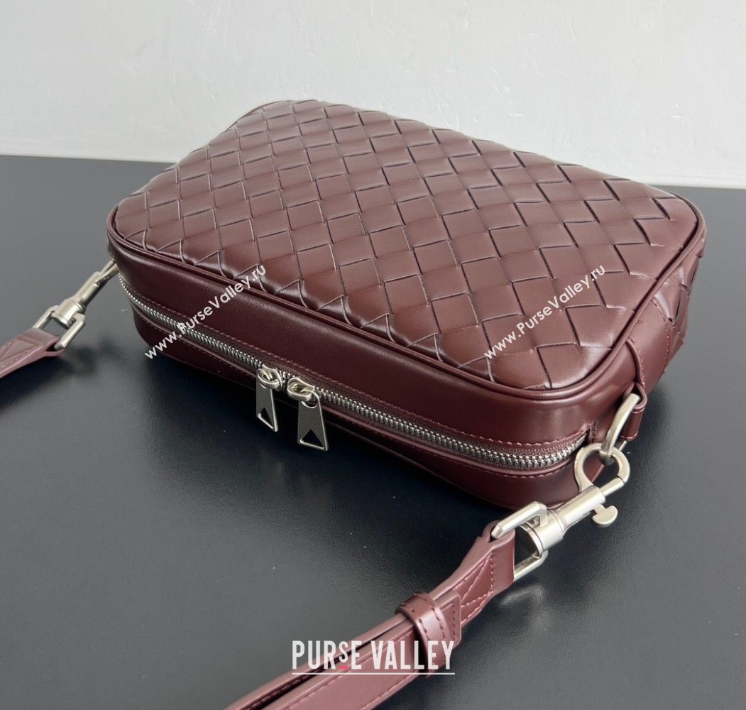 Bottega Veneta Mens Small Camera Bag in Intrecciato Leather Madder Brown 2025 755923 (WT-250624044)