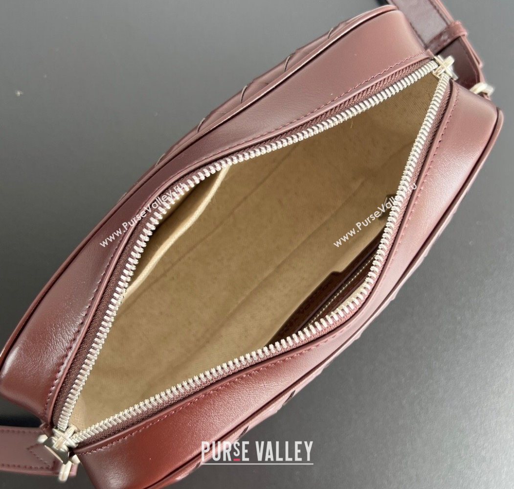 Bottega Veneta Mens Small Camera Bag in Intrecciato Leather Madder Brown 2025 755923 (WT-250624044)