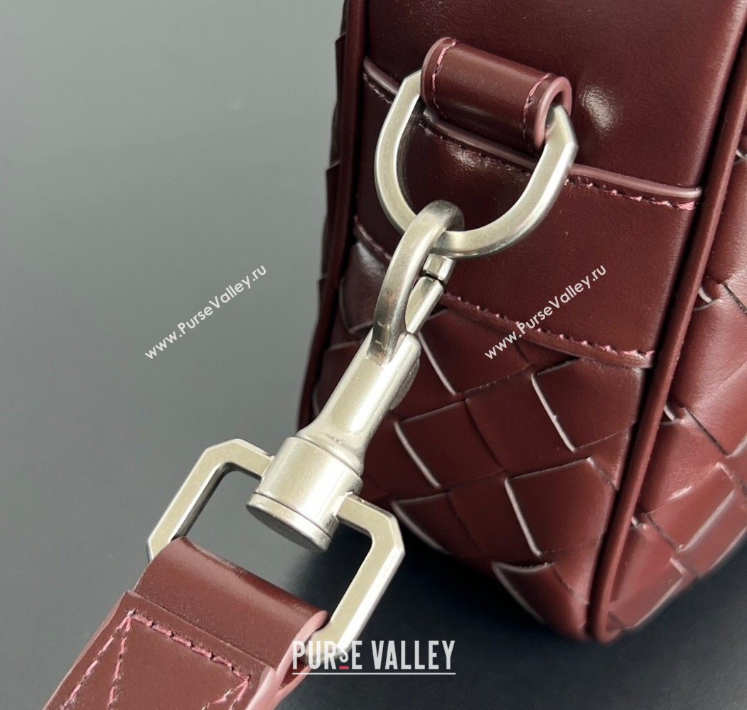 Bottega Veneta Mens Small Camera Bag in Intrecciato Leather Madder Brown 2025 755923 (WT-250624044)