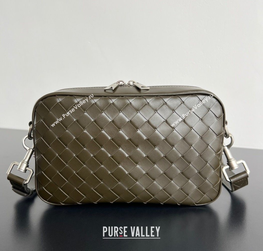 Bottega Veneta Mens Small Camera Bag in Intrecciato Leather Green 2025 755923 (WT-250624045)