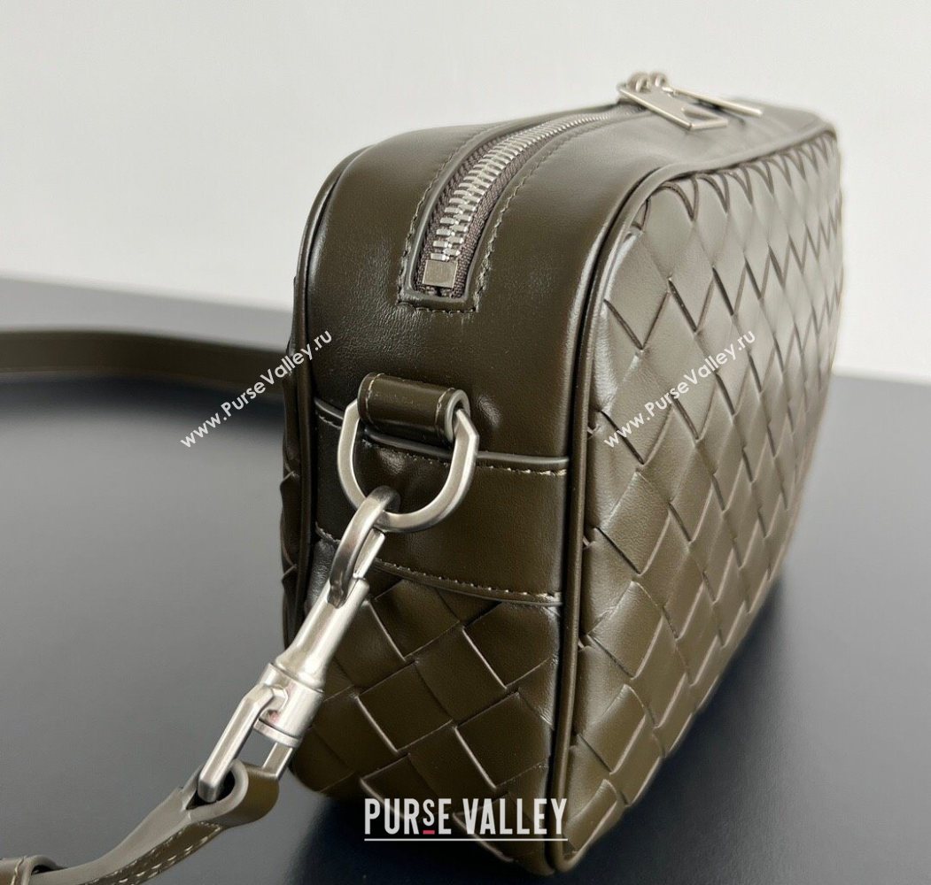 Bottega Veneta Mens Small Camera Bag in Intrecciato Leather Green 2025 755923 (WT-250624045)