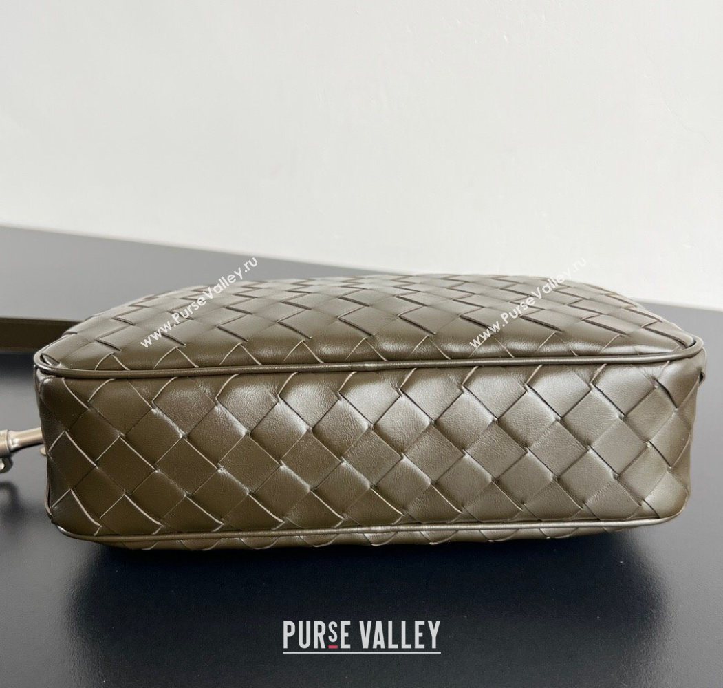 Bottega Veneta Mens Small Camera Bag in Intrecciato Leather Green 2025 755923 (WT-250624045)