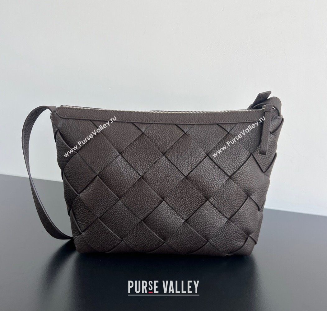 Bottega Veneta Mens Diago Hobo Bag in Grained Intrecciato Leather Fondant Brown 2025 795125 (WT-250624052)