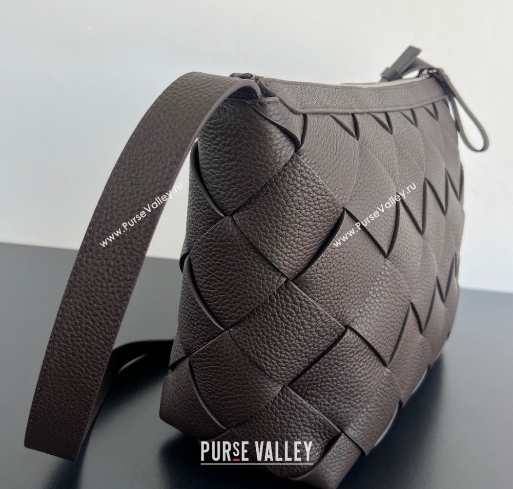 Bottega Veneta Mens Diago Hobo Bag in Grained Intrecciato Leather Fondant Brown 2025 795125 (WT-250624052)