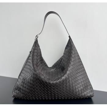 Bottega Veneta Mens Large Traveler Hobo Bag in Intrecciato Leather Fondant Brown 2025 806976 (WT-250624058)