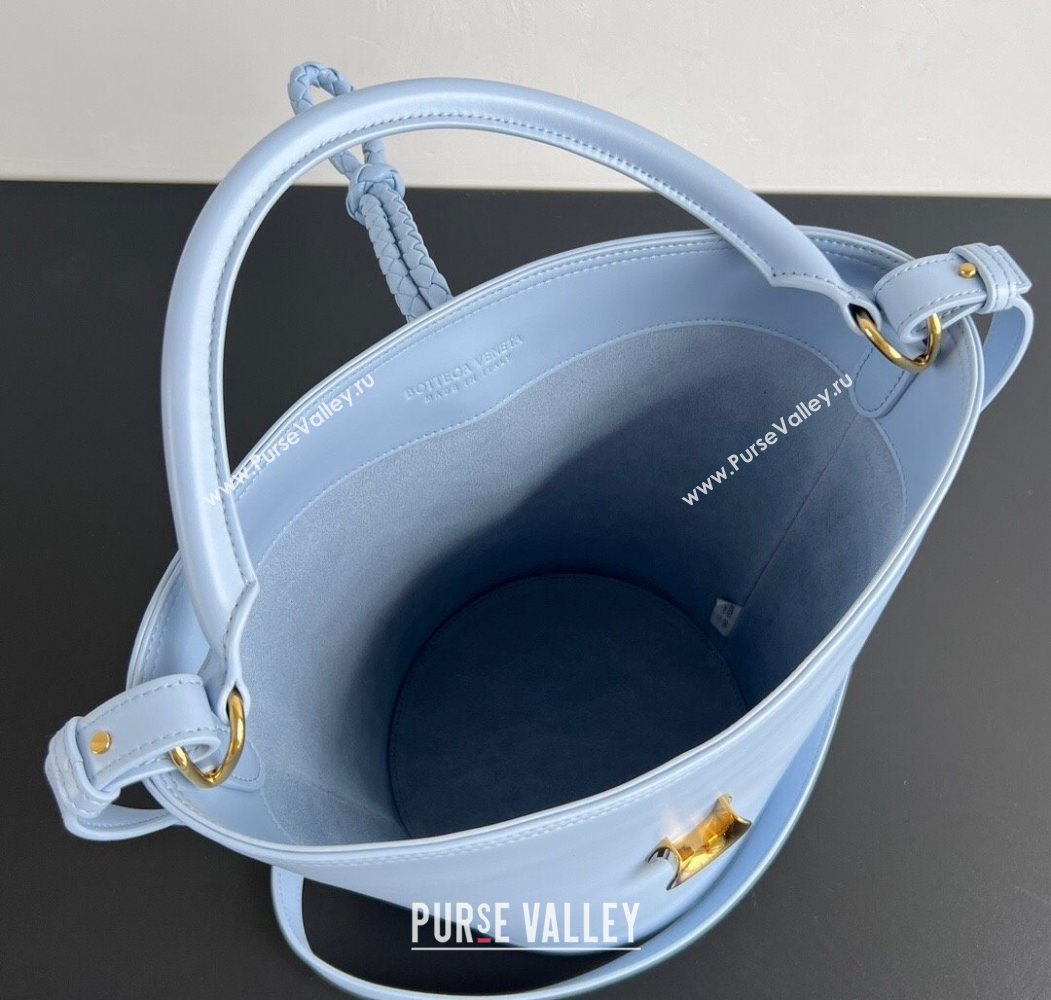 Bottega Veneta Liberta Bucket Bag in Smooth Leather 806038 Lunar Blue 2025 (WT-250624065)
