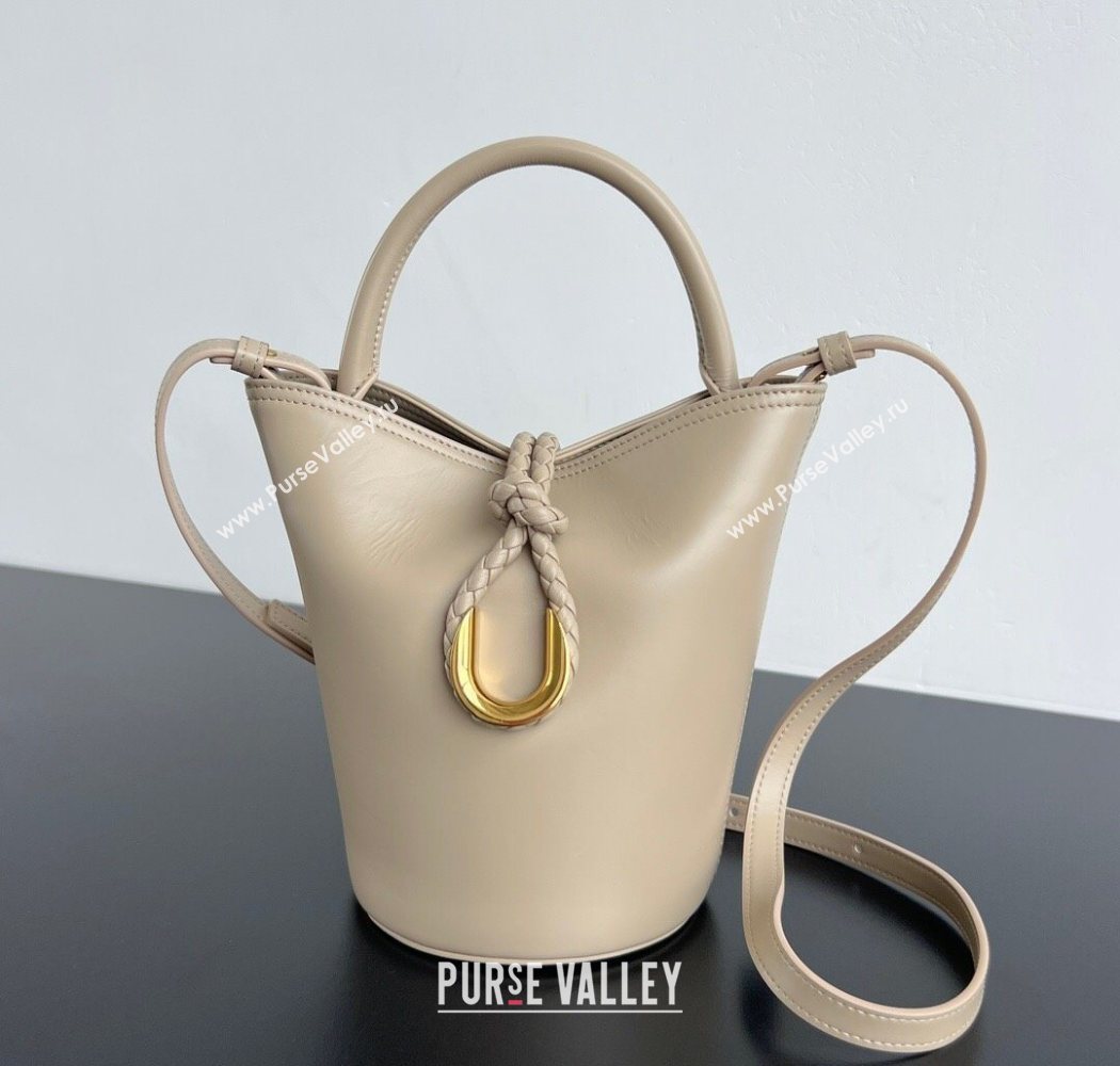 Bottega Veneta Small Liberta Bucket Bag in Smooth Leather 815244 Ecru Beige 2025 (WT-250624062)