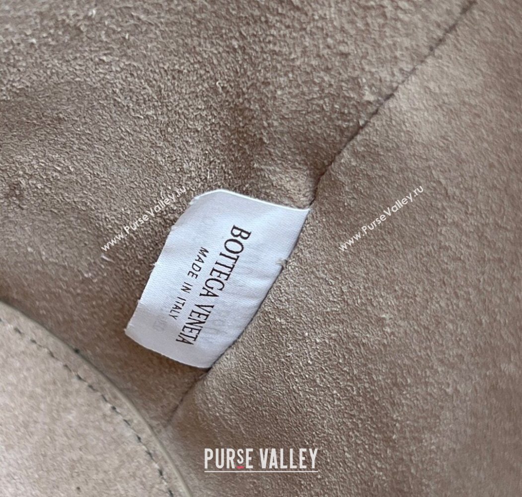 Bottega Veneta Small Liberta Bucket Bag in Smooth Leather 815244 Ecru Beige 2025 (WT-250624062)