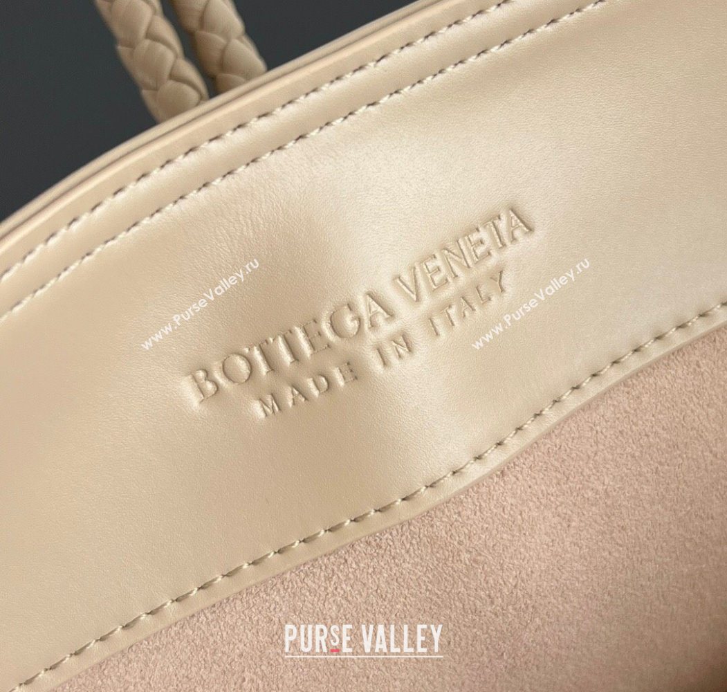 Bottega Veneta Liberta Bucket Bag in Smooth Leather 806038 Ecru Beige 2025 (WT-250624067)