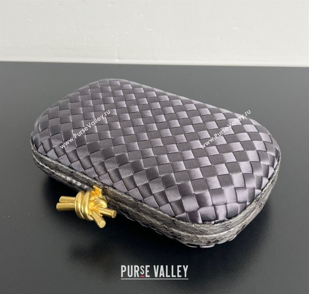 Bottega Veneta Classic Knot Clutch in Intreccio Satin Dark Grey 2025 BV062501 (YX-250625012)