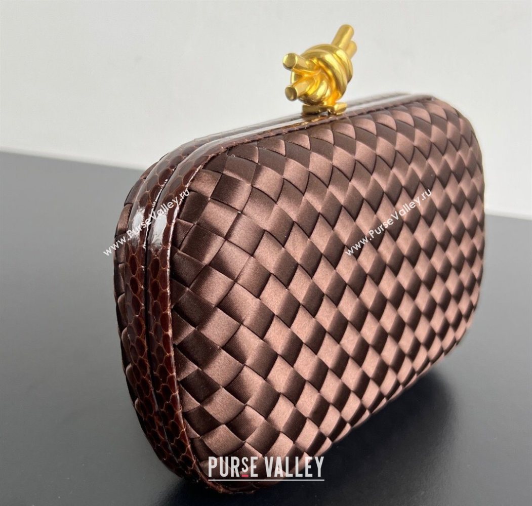 Bottega Veneta Classic Knot Clutch in Intreccio Satin Brown 13 2025 BV062501 (YX-250625013)