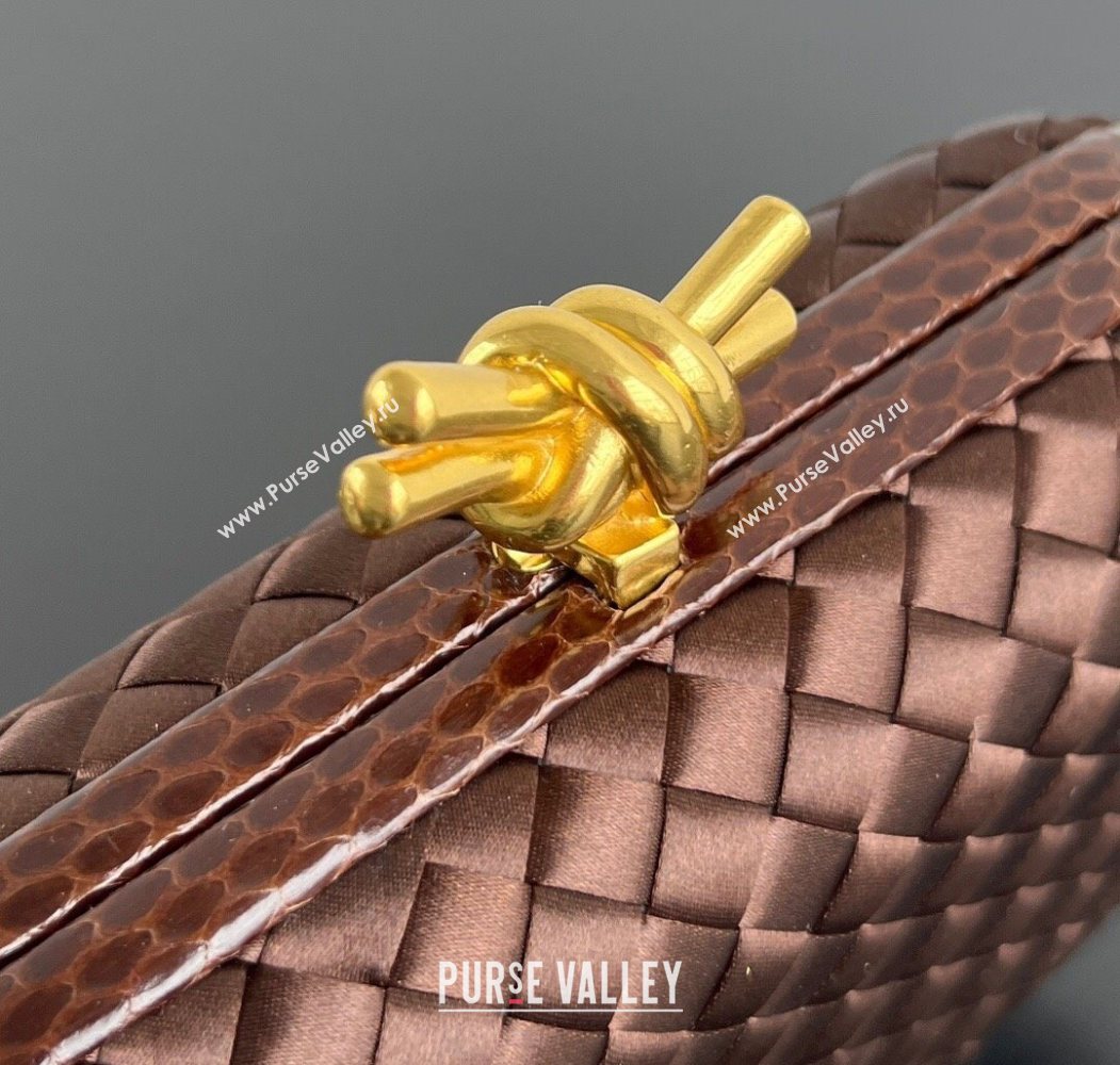 Bottega Veneta Classic Knot Clutch in Intreccio Satin Brown 13 2025 BV062501 (YX-250625013)