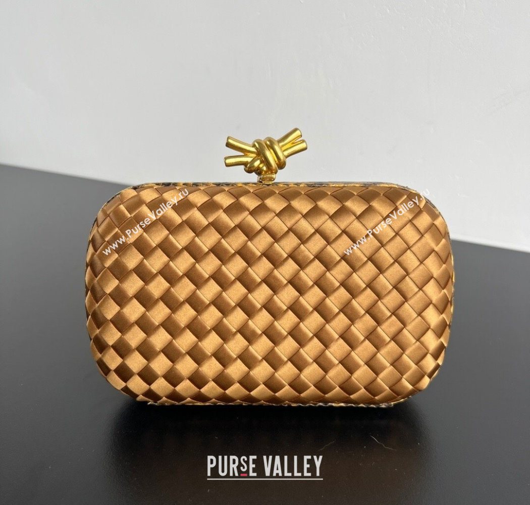 Bottega Veneta Classic Knot Clutch in Intreccio Satin Gold Yellow 2025 BV062501 (YX-250625015)