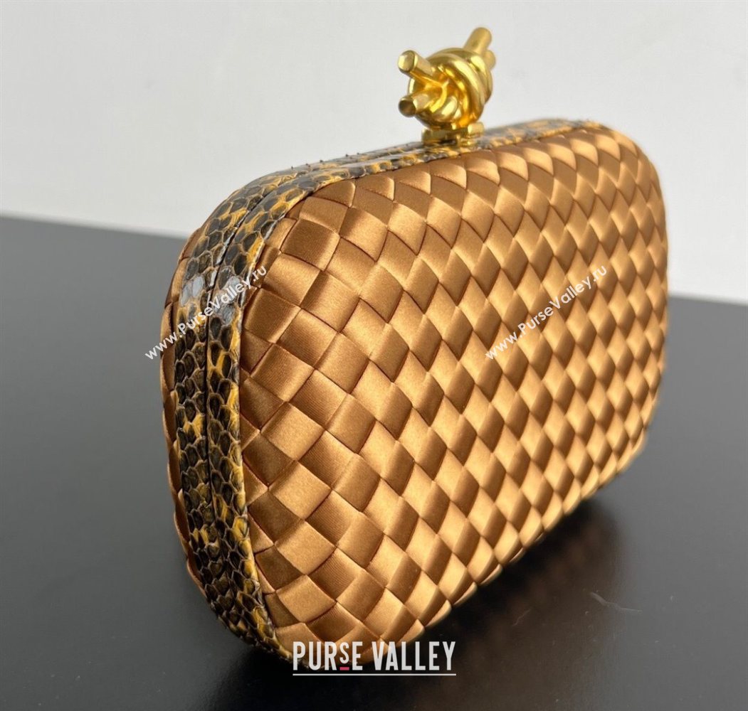 Bottega Veneta Classic Knot Clutch in Intreccio Satin Gold Yellow 2025 BV062501 (YX-250625015)