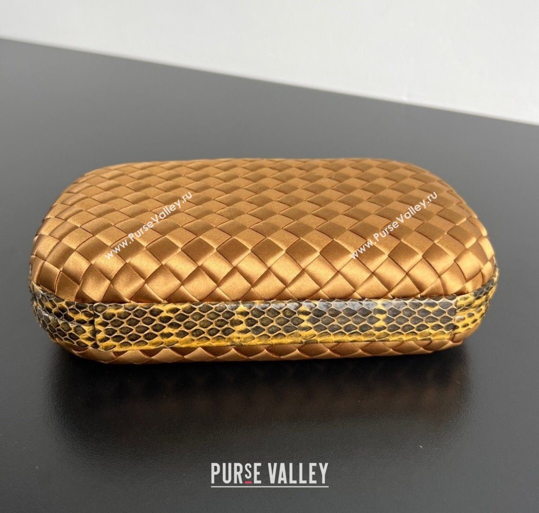 Bottega Veneta Classic Knot Clutch in Intreccio Satin Gold Yellow 2025 BV062501 (YX-250625015)