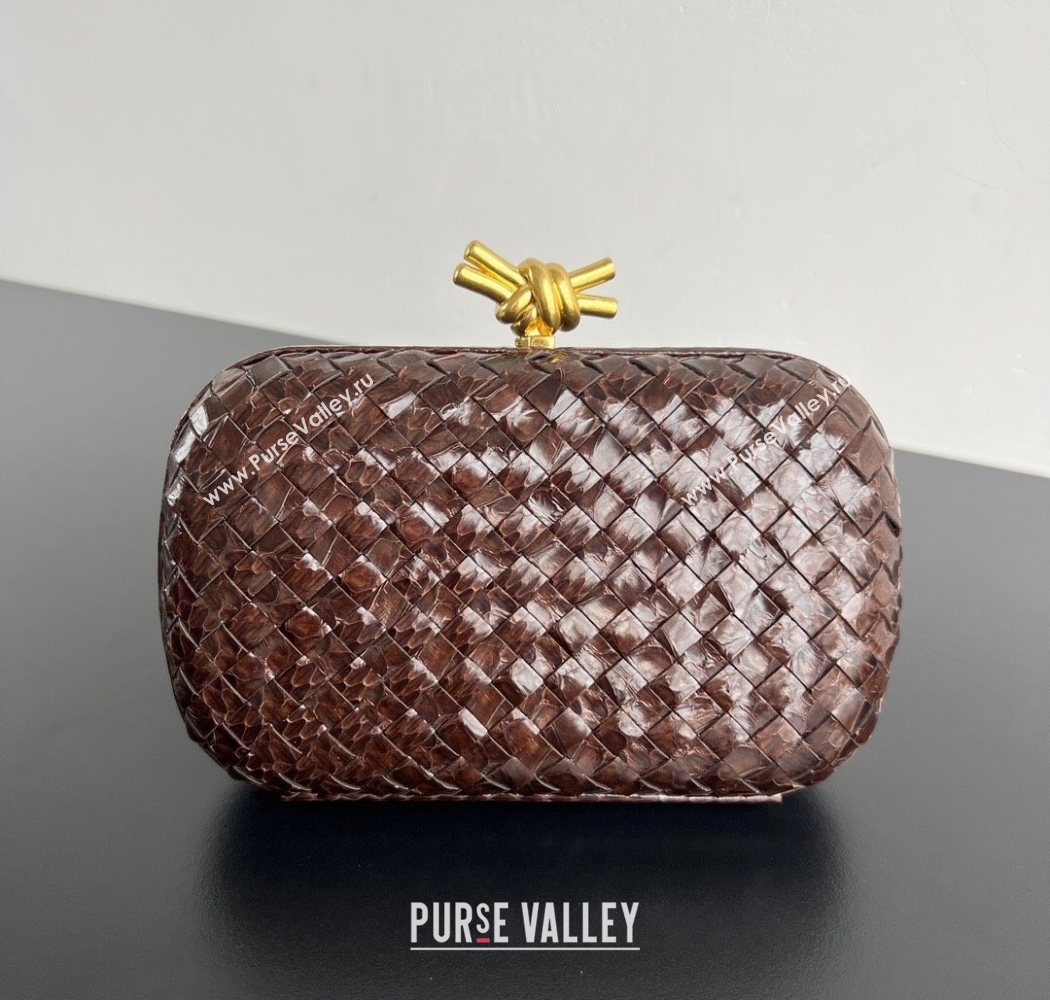 Bottega Veneta Classic Knot Clutch in Intreccio Snakeskin Leather Brown 2025 BV062501 (YX-250625021)