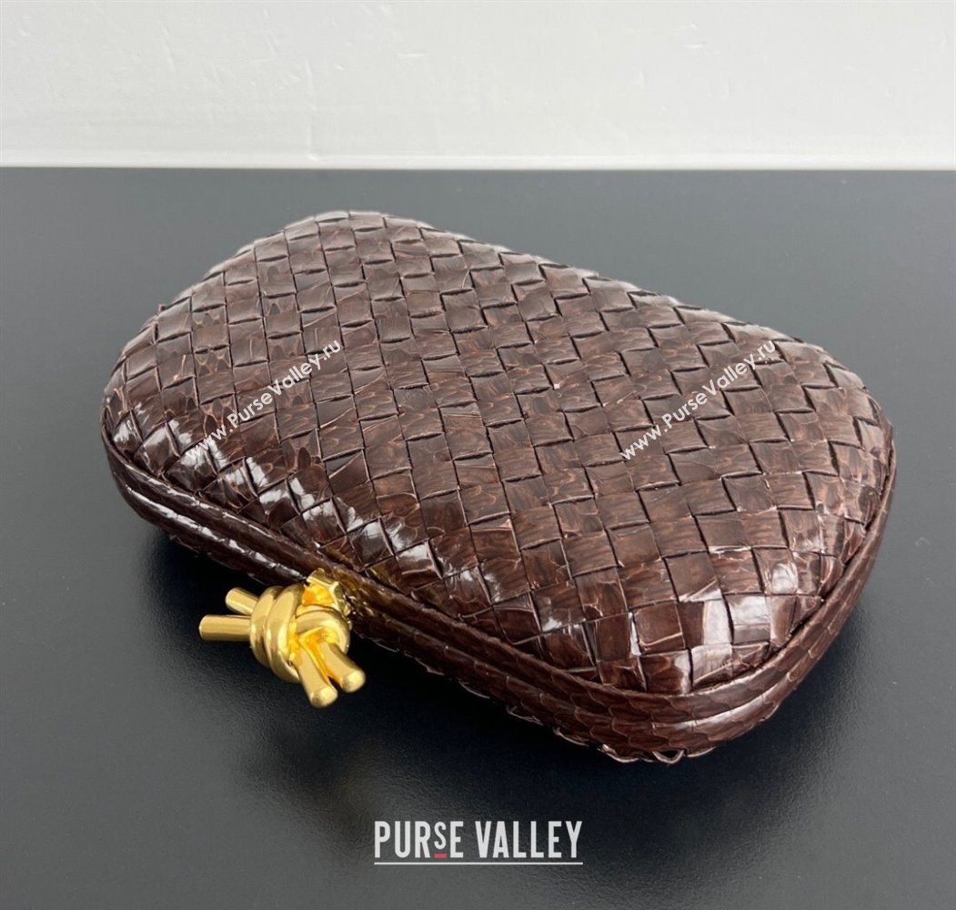 Bottega Veneta Classic Knot Clutch in Intreccio Snakeskin Leather Brown 2025 BV062501 (YX-250625021)