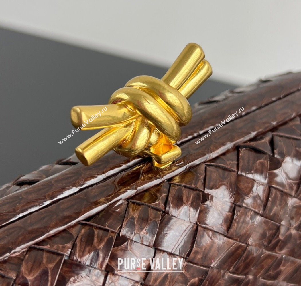 Bottega Veneta Classic Knot Clutch in Intreccio Snakeskin Leather Brown 2025 BV062501 (YX-250625021)