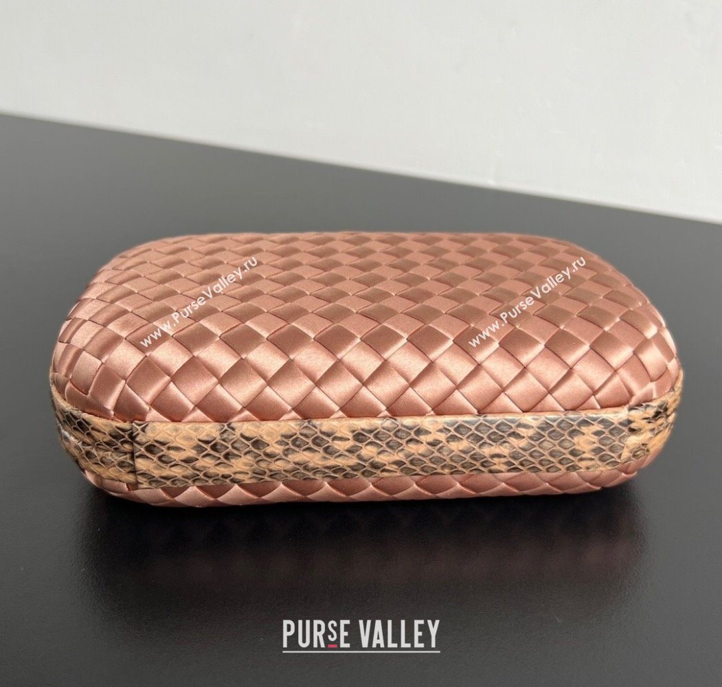 Bottega Veneta Classic Knot Clutch in Intreccio Satin Pink 03 2025 BV062501 (YX-250625003)
