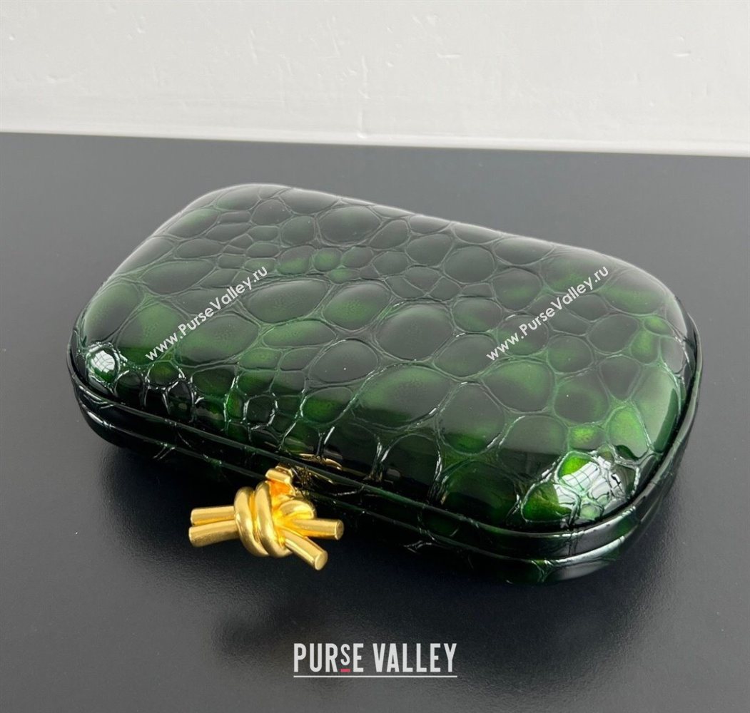Bottega Veneta Classic Knot Clutch in Crocodile Embossed Leather Green 2025 BV062501 (YX-250625026)