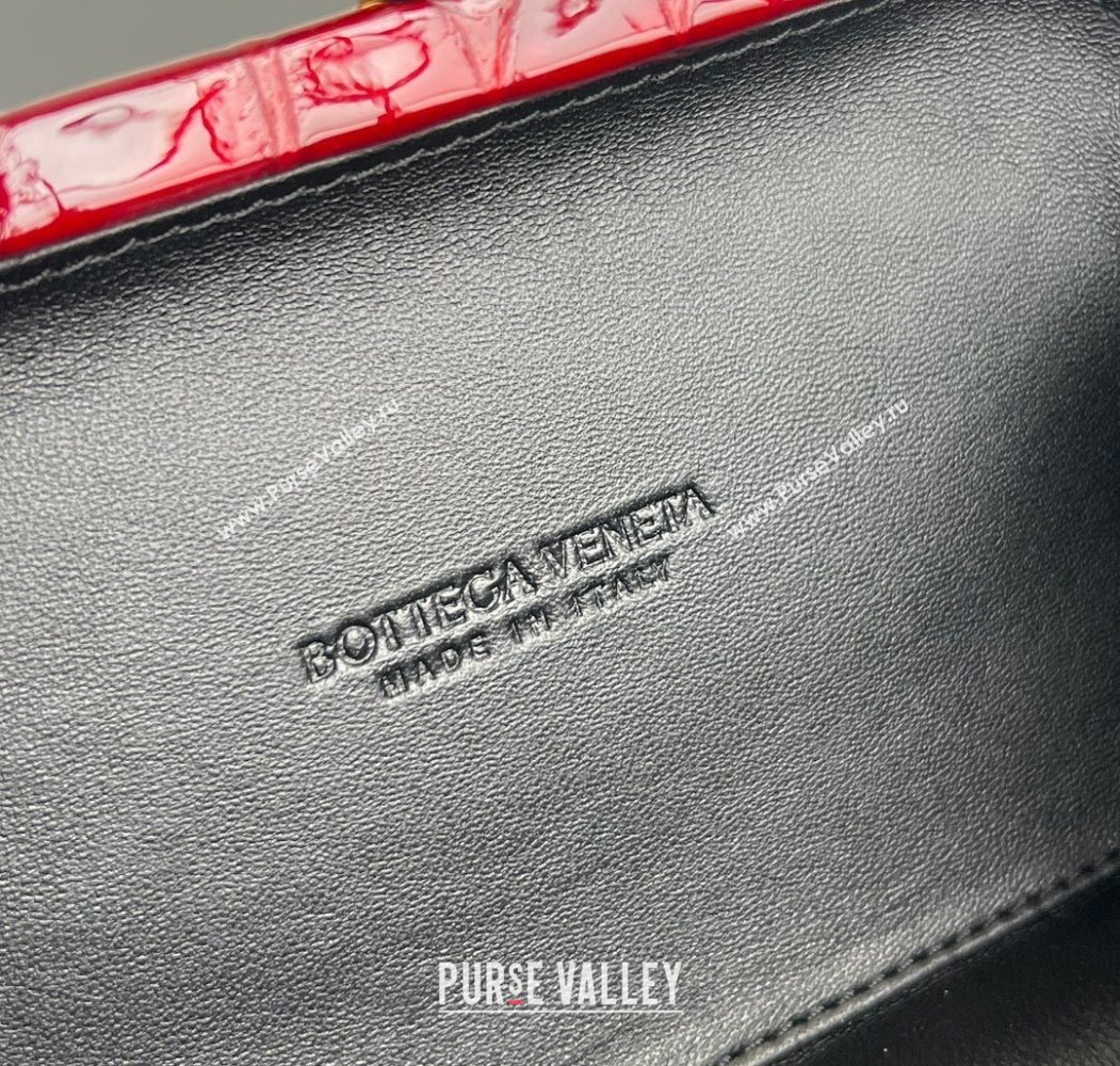 Bottega Veneta Classic Knot Clutch in Crocodile Embossed Leather Red 2025 BV062501 (YX-250625027)