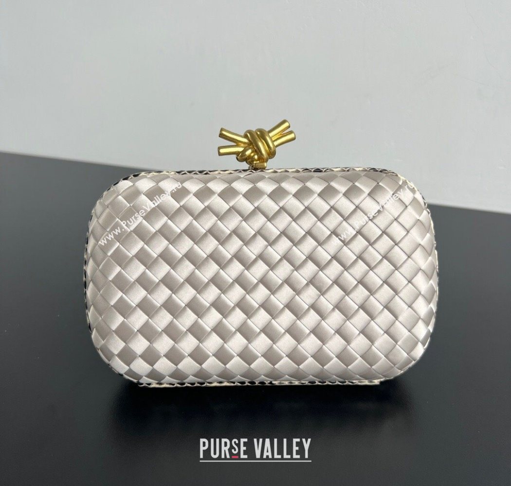 Bottega Veneta Classic Knot Clutch in Intreccio Satin Silver 04 2025 BV062501 (YX-250625004)