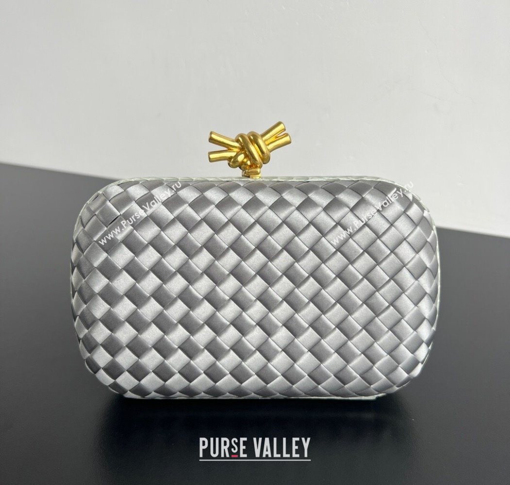 Bottega Veneta Classic Knot Clutch in Intreccio Satin Silver 01 2025 BV062501 (YX-250625001)