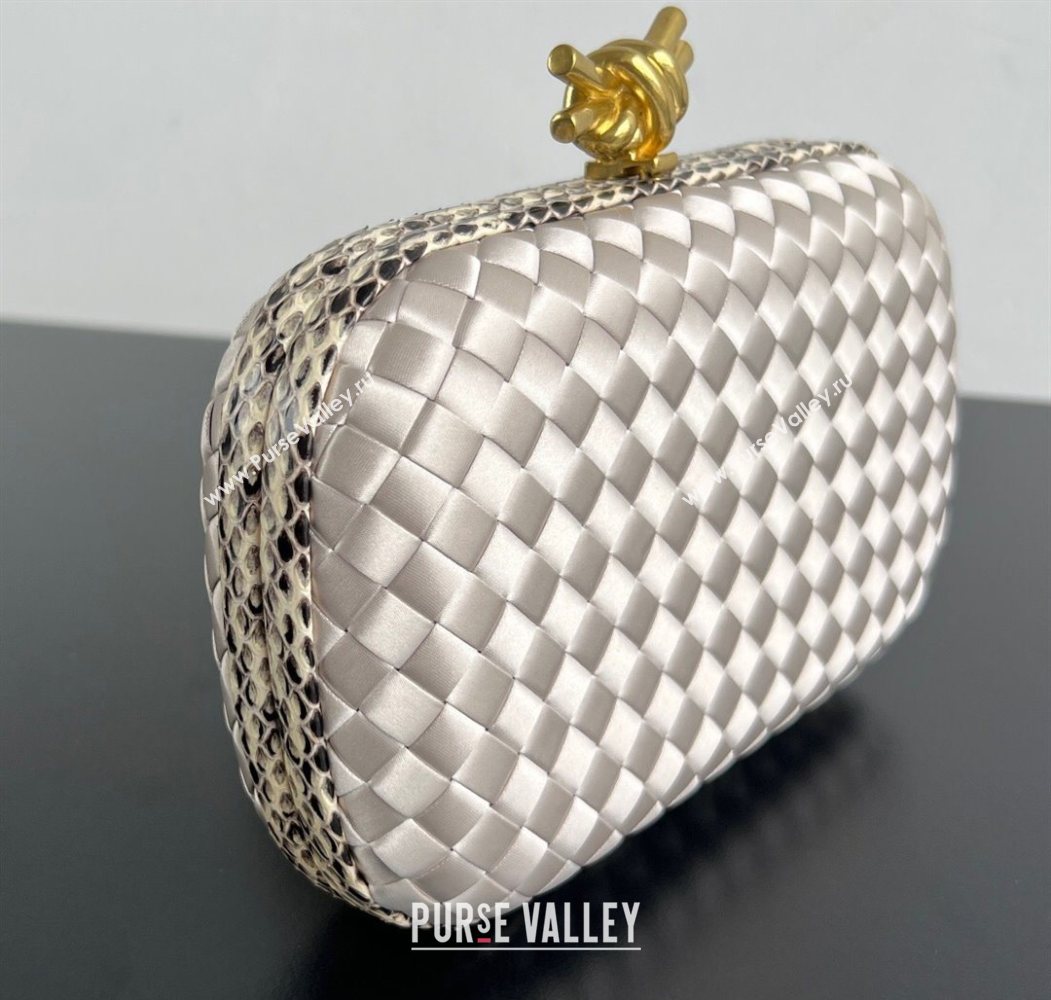 Bottega Veneta Classic Knot Clutch in Intreccio Satin Silver 04 2025 BV062501 (YX-250625004)