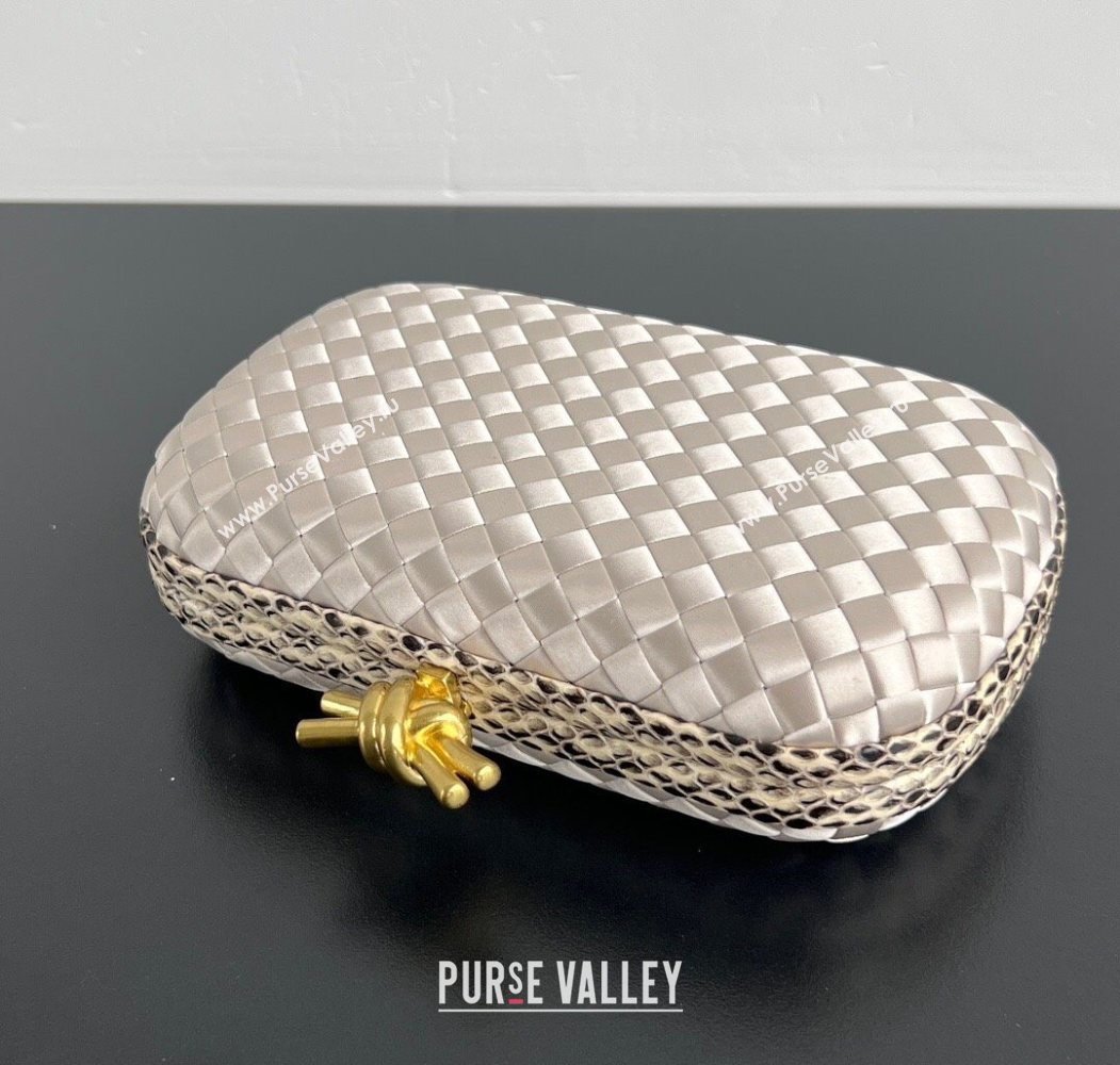 Bottega Veneta Classic Knot Clutch in Intreccio Satin Silver 04 2025 BV062501 (YX-250625004)