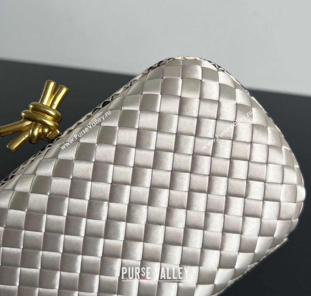 Bottega Veneta Classic Knot Clutch in Intreccio Satin Silver 04 2025 BV062501 (YX-250625004)