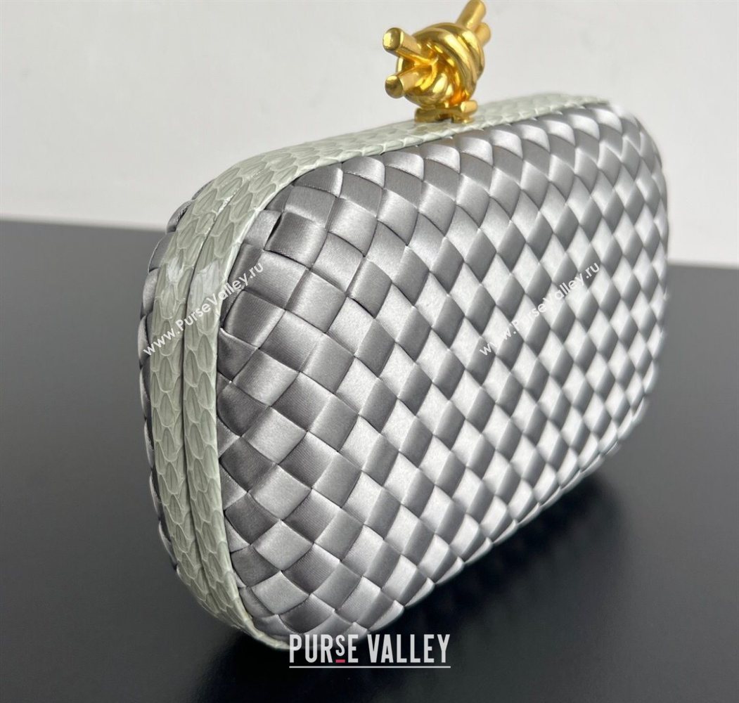 Bottega Veneta Classic Knot Clutch in Intreccio Satin Silver 01 2025 BV062501 (YX-250625001)
