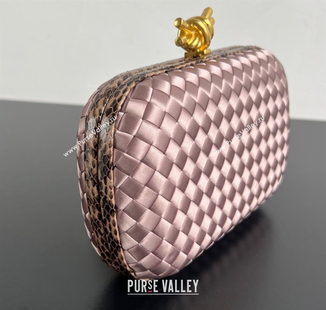 Bottega Veneta Classic Knot Clutch in Intreccio Satin Pink 06 2025 BV062501 (YX-250625006)