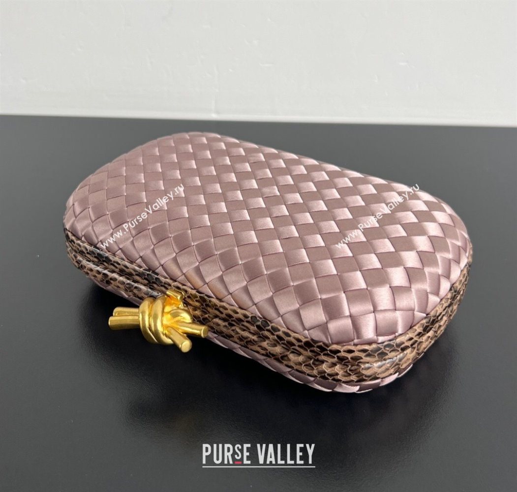 Bottega Veneta Classic Knot Clutch in Intreccio Satin Pink 06 2025 BV062501 (YX-250625006)