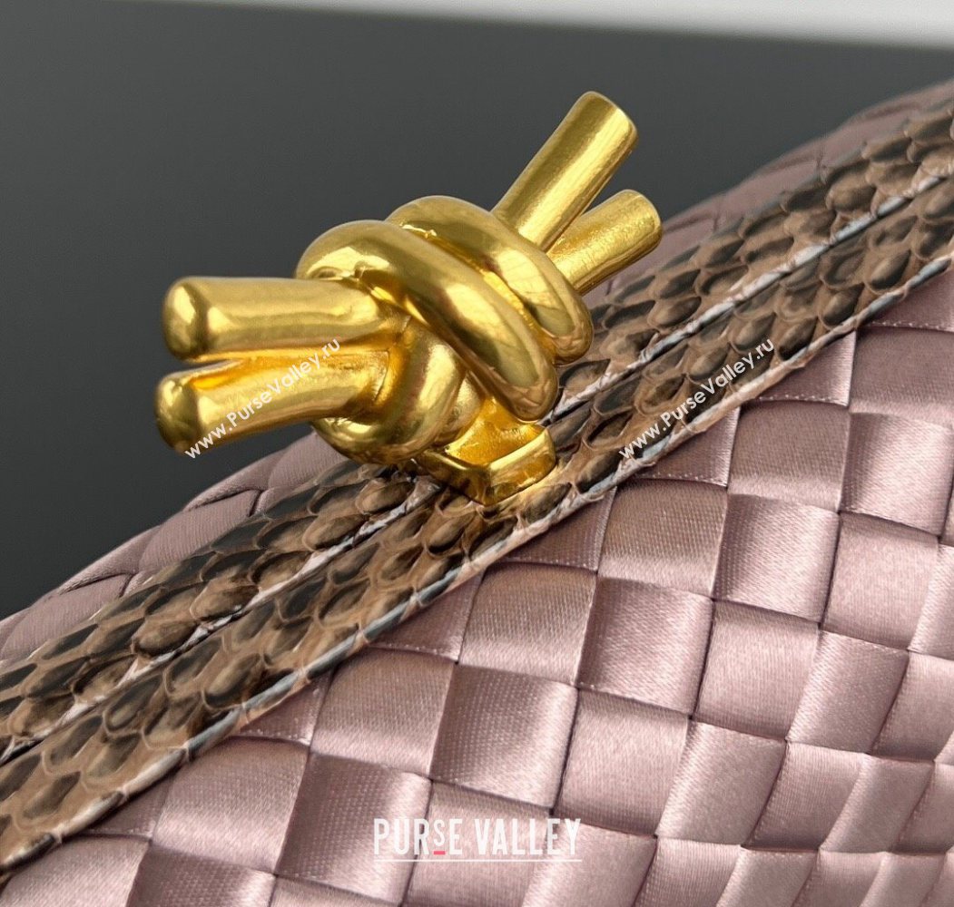 Bottega Veneta Classic Knot Clutch in Intreccio Satin Pink 06 2025 BV062501 (YX-250625006)