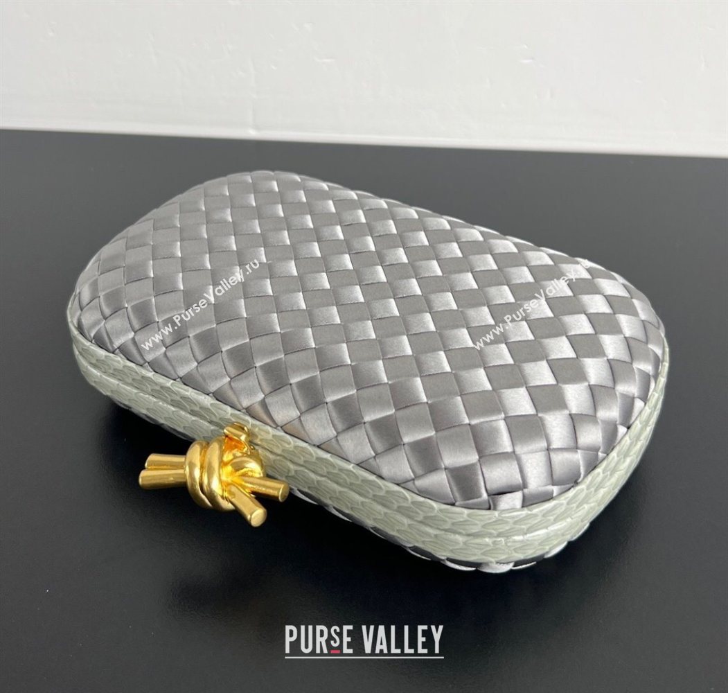 Bottega Veneta Classic Knot Clutch in Intreccio Satin Silver 01 2025 BV062501 (YX-250625001)