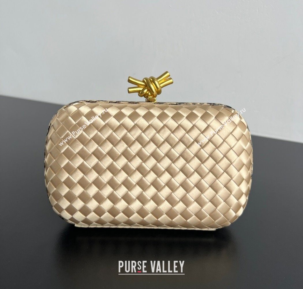 Bottega Veneta Classic Knot Clutch in Intreccio Satin Light Gold 2025 BV062501 (YX-250625008)