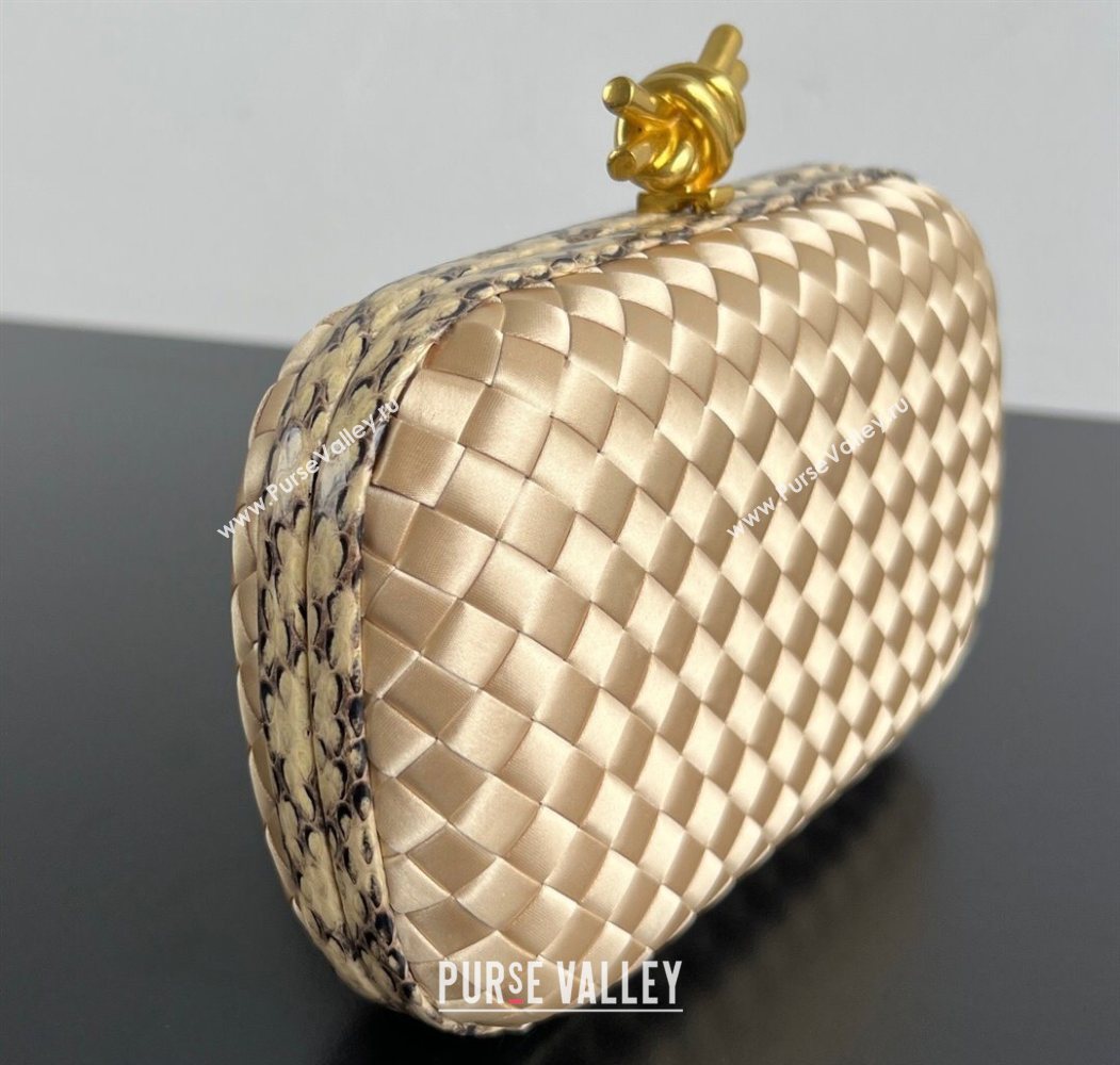 Bottega Veneta Classic Knot Clutch in Intreccio Satin Light Gold 2025 BV062501 (YX-250625008)
