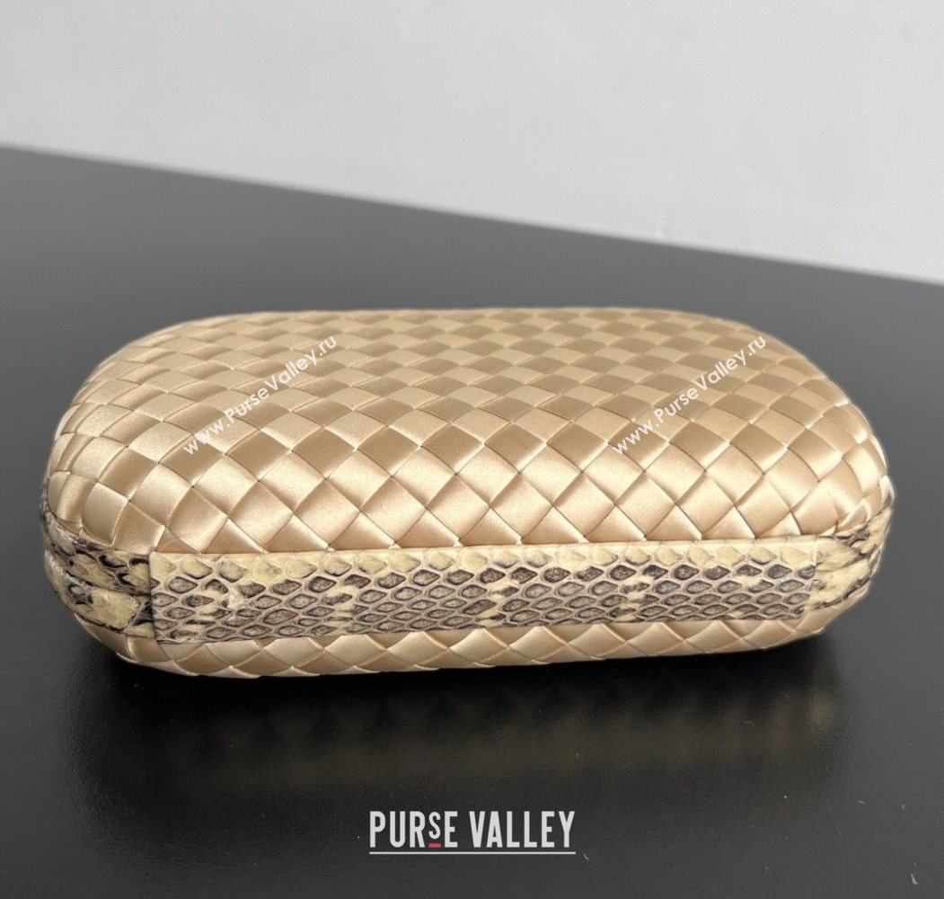 Bottega Veneta Classic Knot Clutch in Intreccio Satin Light Gold 2025 BV062501 (YX-250625008)