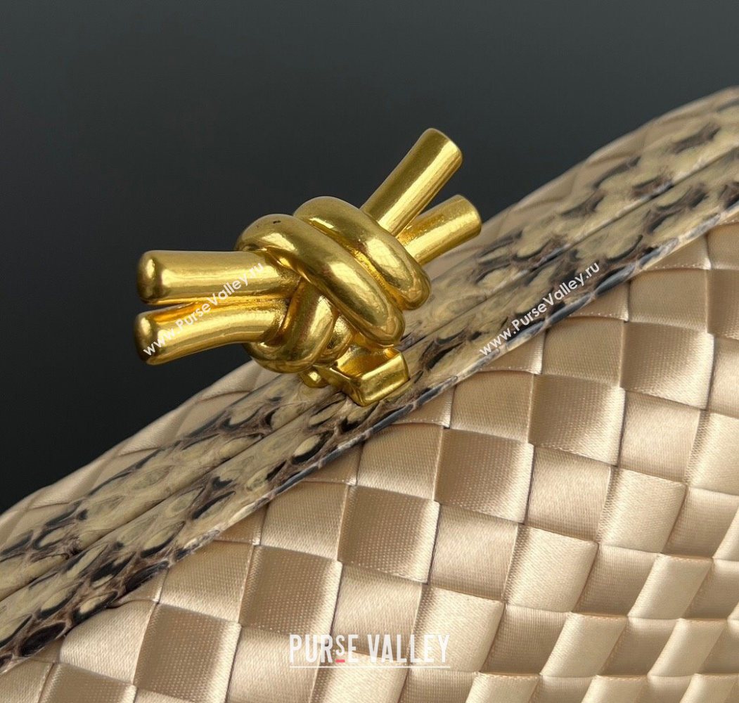 Bottega Veneta Classic Knot Clutch in Intreccio Satin Light Gold 2025 BV062501 (YX-250625008)